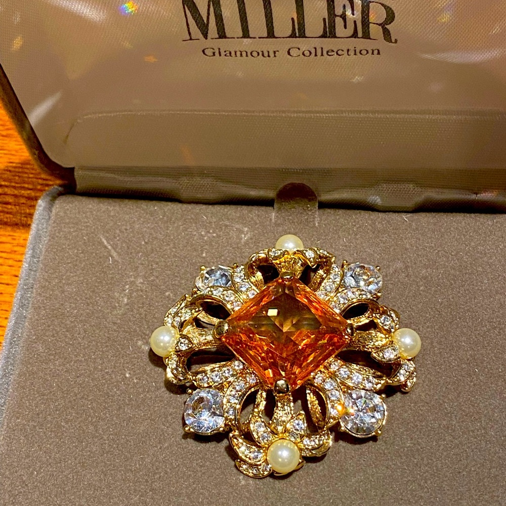 Stunning cross brooch